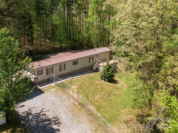 1067 Holbert Rd, Hendersonville, NC 28791