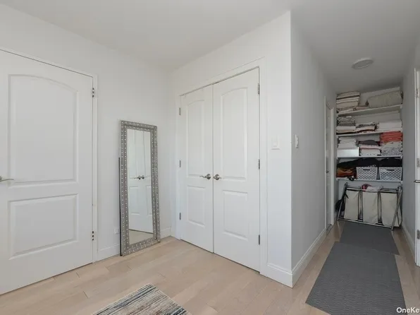 61-20 Grand Cent Parkway image 28 of 32