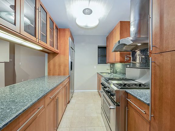 3rd image of 410 E 73rd St #1B