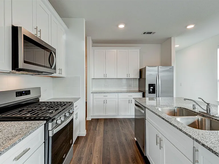 25821 Hedgerow Dr — Photo 16