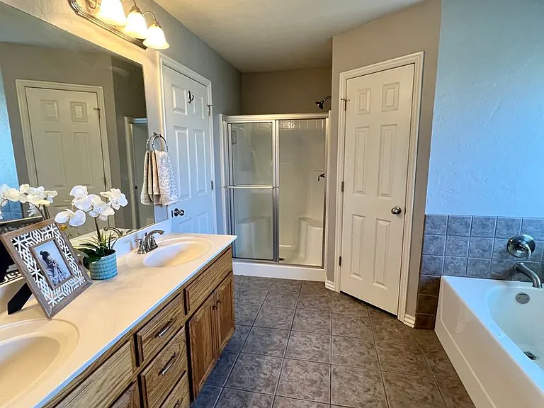 1113 Greenfield Ave — Photo 17
