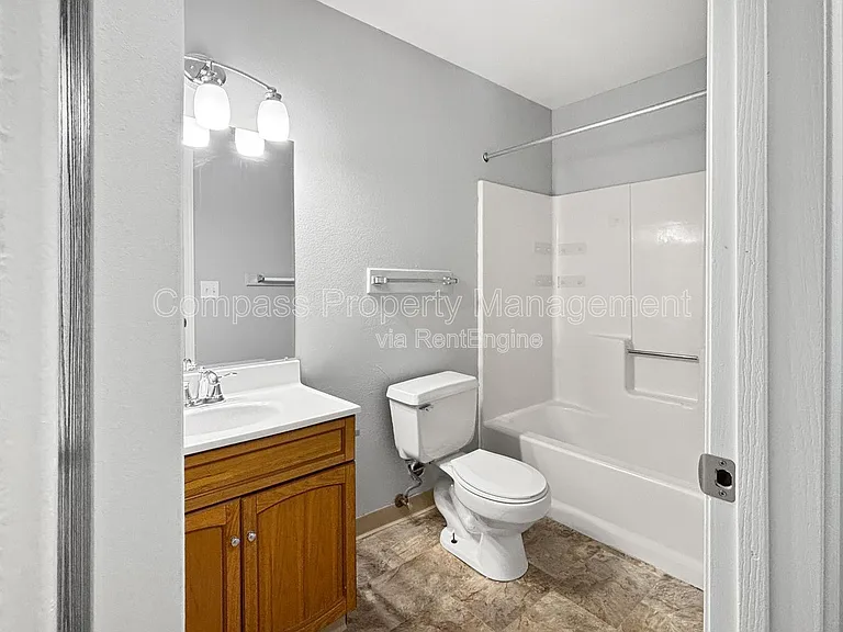 1018 Abbey Ct #3 — Photo 3