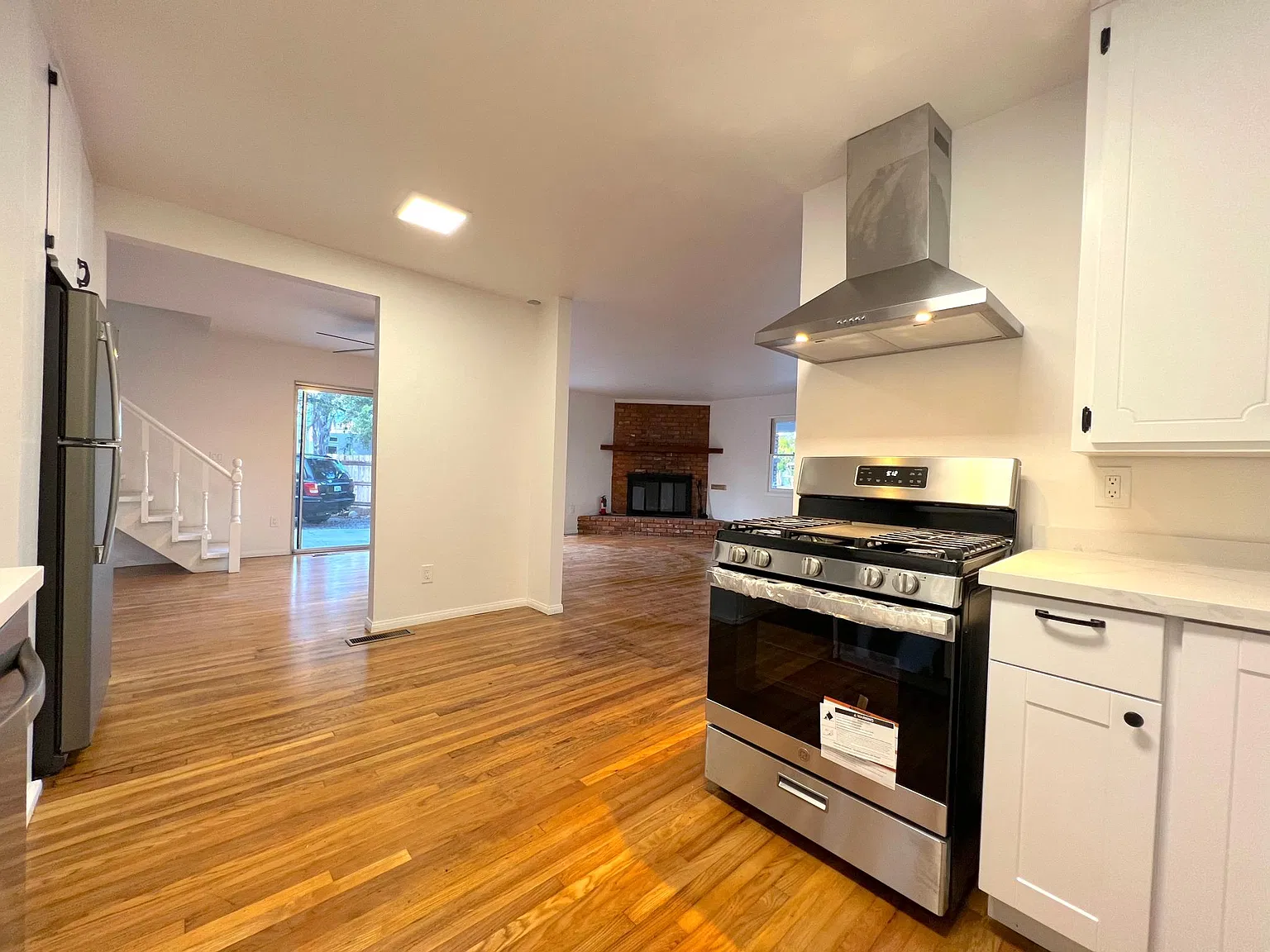 3404 Ottawa Ave — Photo 1
