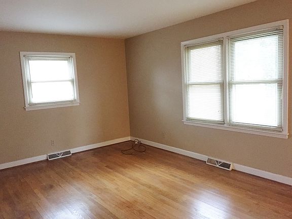 5th image of 2603 Woodview Dr
