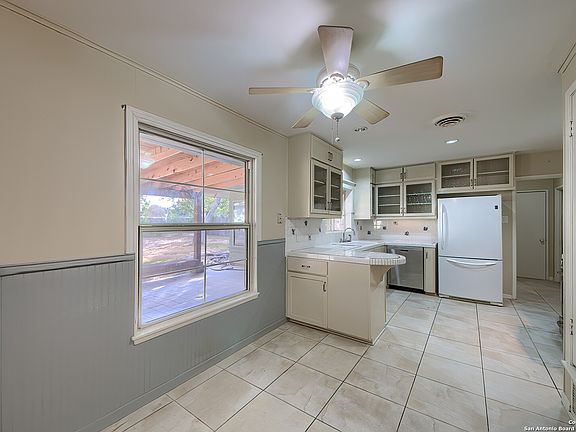 5th image of 506 Larkwood Dr