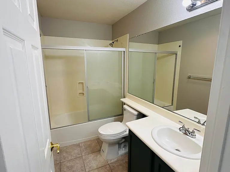 2403 Clemente Ln — Photo 11