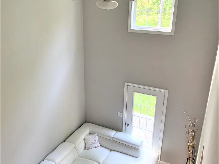 380 King St #11 — Photo 15
