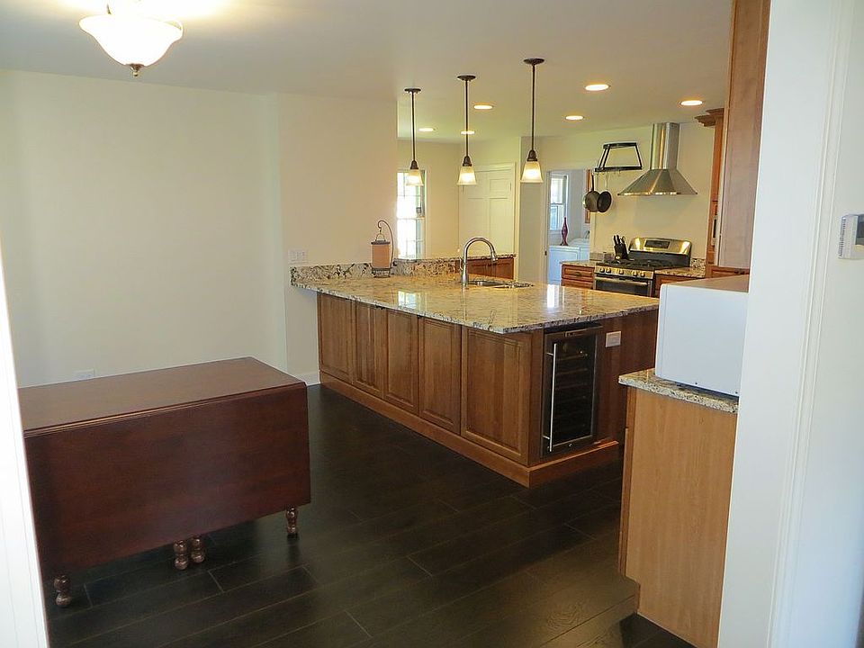 1st image of 2406 Pomona Ln
