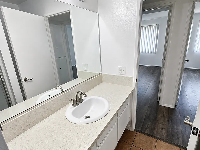 5531 Corteen Pl — Photo 25