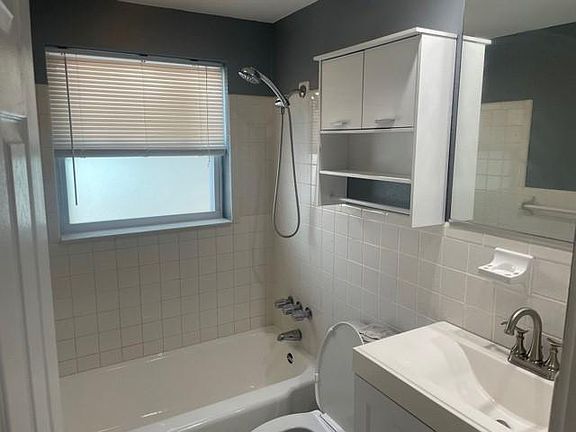 3rd image of 2466 Bay St