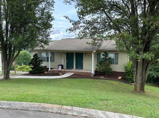 304/306 Willow Greene Dr, Morristown, TN 37814
