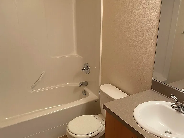 1495 N Goerig St #B — Photo 7