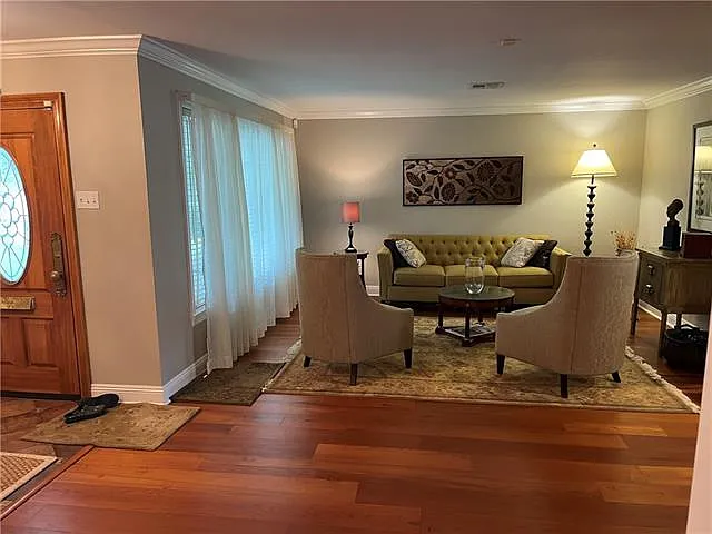 3 bed, 2.5 bath, 2522 sqft, $3,800 — Photo 2