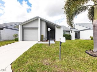 9729 Maplecrest Cir, Lehigh Acres, FL 33936