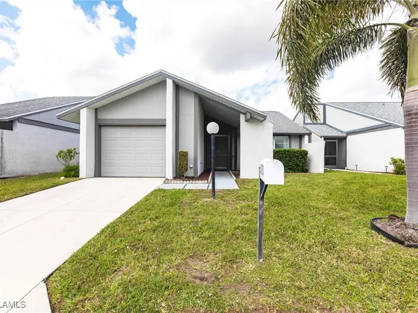 9729 Maplecrest Cir, Lehigh Acres, FL 33936