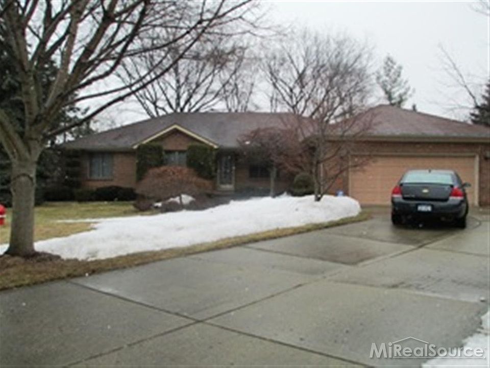 1st image of 48954 Oak Arbor Ct #48317