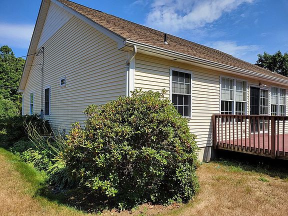 4th image of 8 Cattail Dr