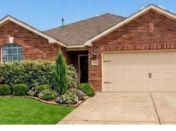 1100 Flatwater Trl, Crowley, TX 76036