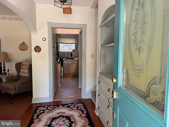 4th image of 129 Redwood Ave
