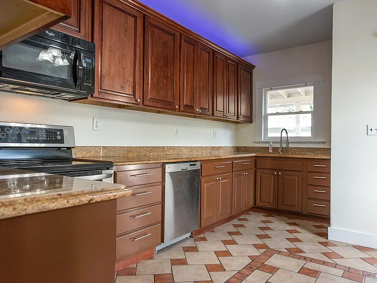 1424 N Northgate Way - SAM — Photo 6