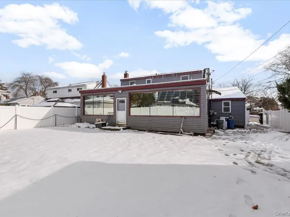 85 Briarcliff Road, Westbury, NY 11590