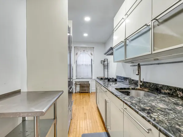 72-34 Austin Street image 8 of 15