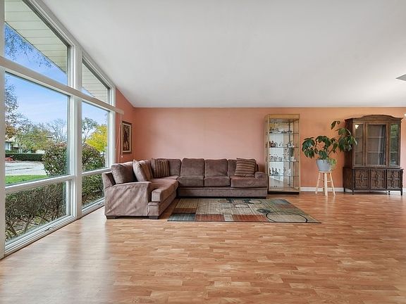 3rd image of 2933 Fairway Ct