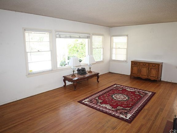 4th image of 13922 Hamlin St