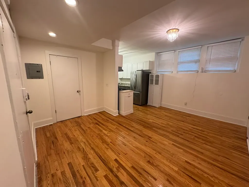 2 bed, 896 sqft, $1,995 — Photo 3