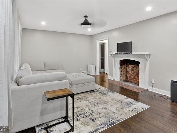 5th image of 2123 Juanita St