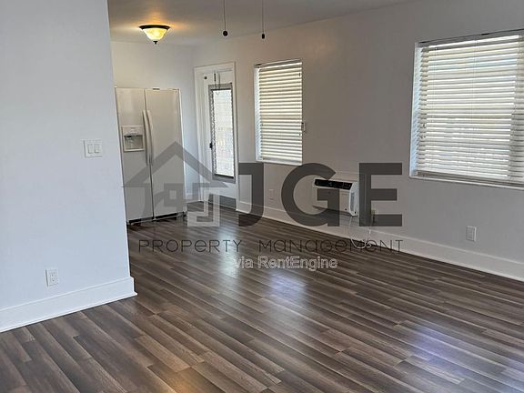 5th image of 810 Lake Shore Dr APT 36