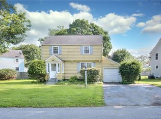 30 Catherine St, Fairfield, CT 06824