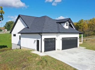 1932 Zara Trce, Clinton, IA 52732