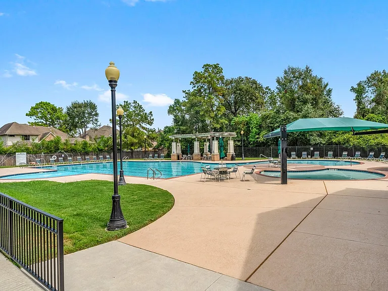 2419 Keegan Hollow Ln — Photo 35