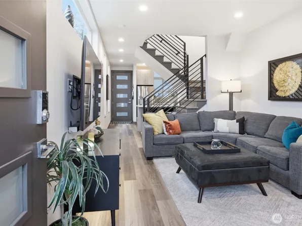 5620 California Avenue SW #A, Seattle, WA 98136