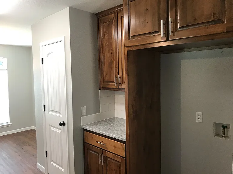 517 Molly Ln — Photo 10