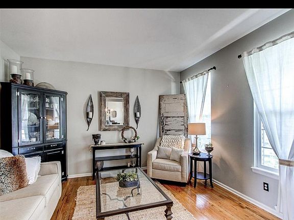 5th image of 11827 Larkspur Dr