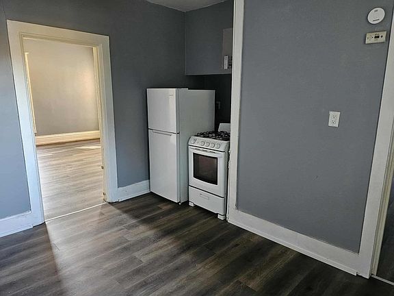 3rd image of 927 Marquette STREET