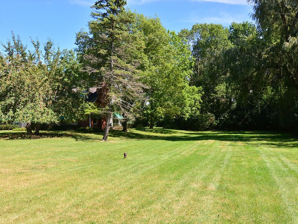 2nd image of 10462 N Pine Tree Cir