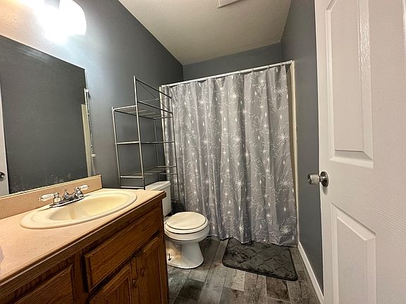 5th image of 1406 S Commerce Ave APT B