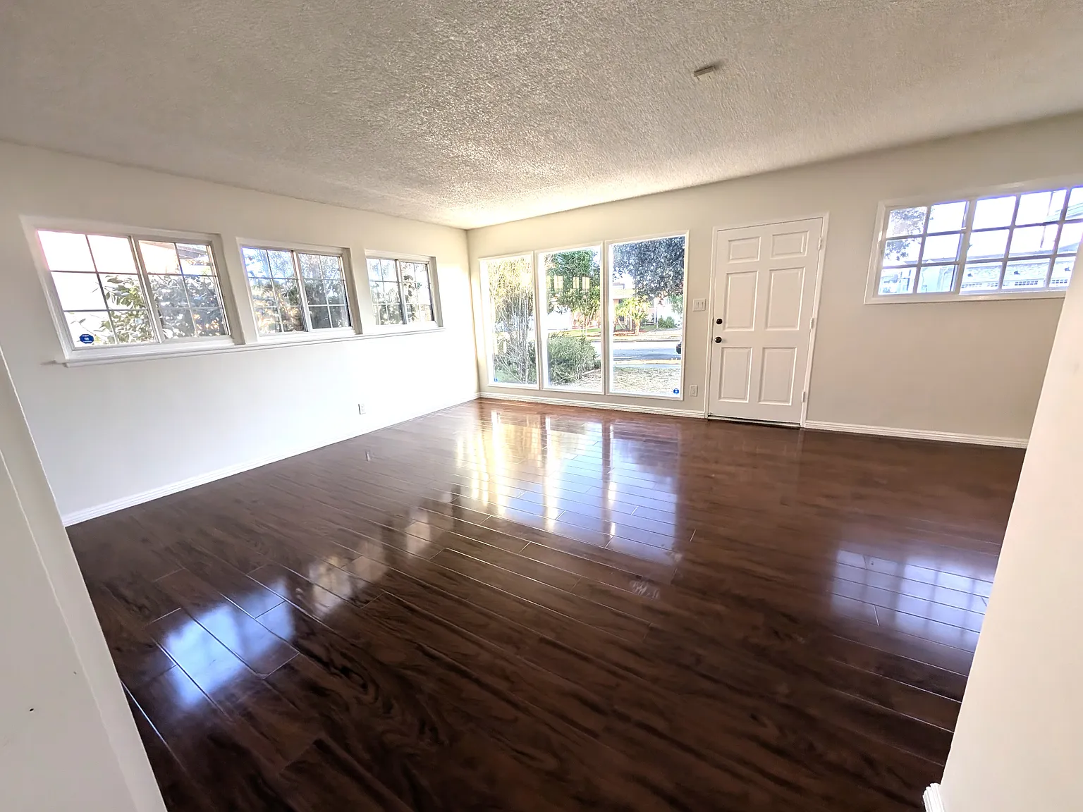 4 bed, 1691 sqft, $4,500 — Photo 4