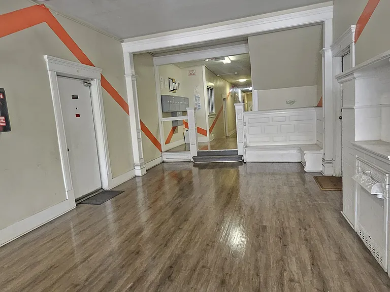 743 S Burlington Ave #4 — Photo 18