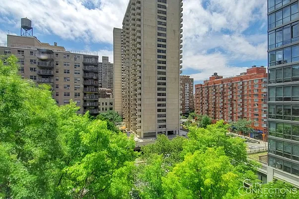 Rented by City Connections Realty | media 6