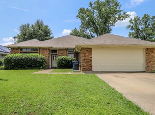2305 Christopher Ln, Euless, TX 76040