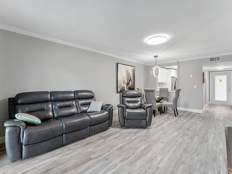 118 Lake Constance Dr — Photo 4