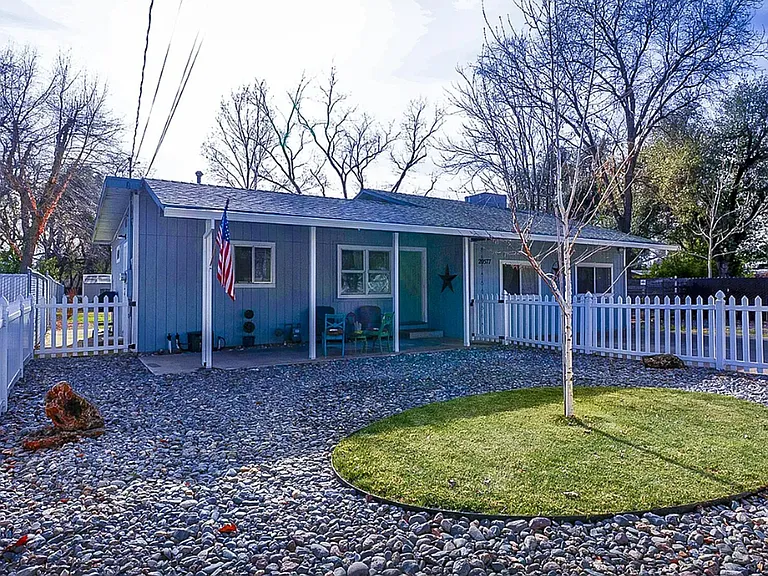 20577 Sunset Ln — Photo 1