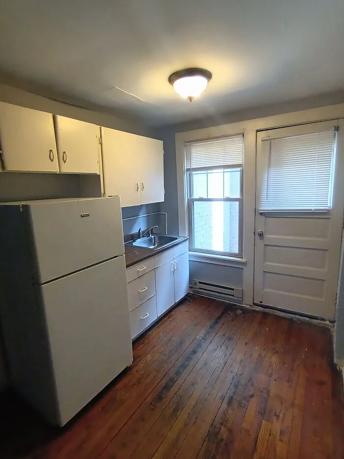 1 bed, 1.0 bath, $725 — Photo 2