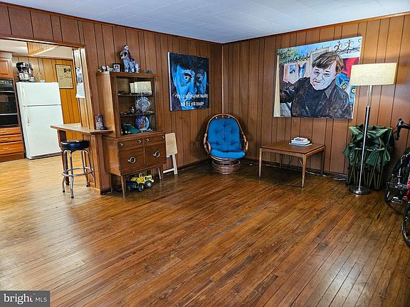3rd image of 2547 Union Ave