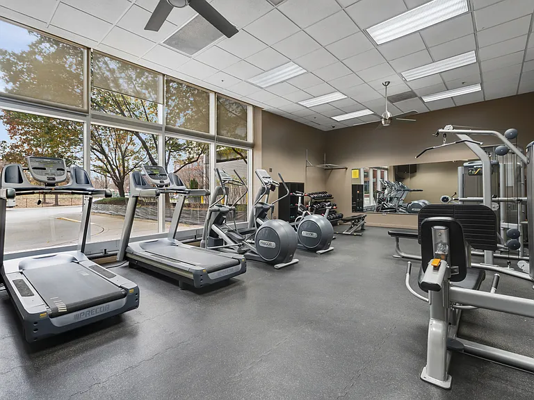 645 N Kingsbury St #1403 — Photo 13