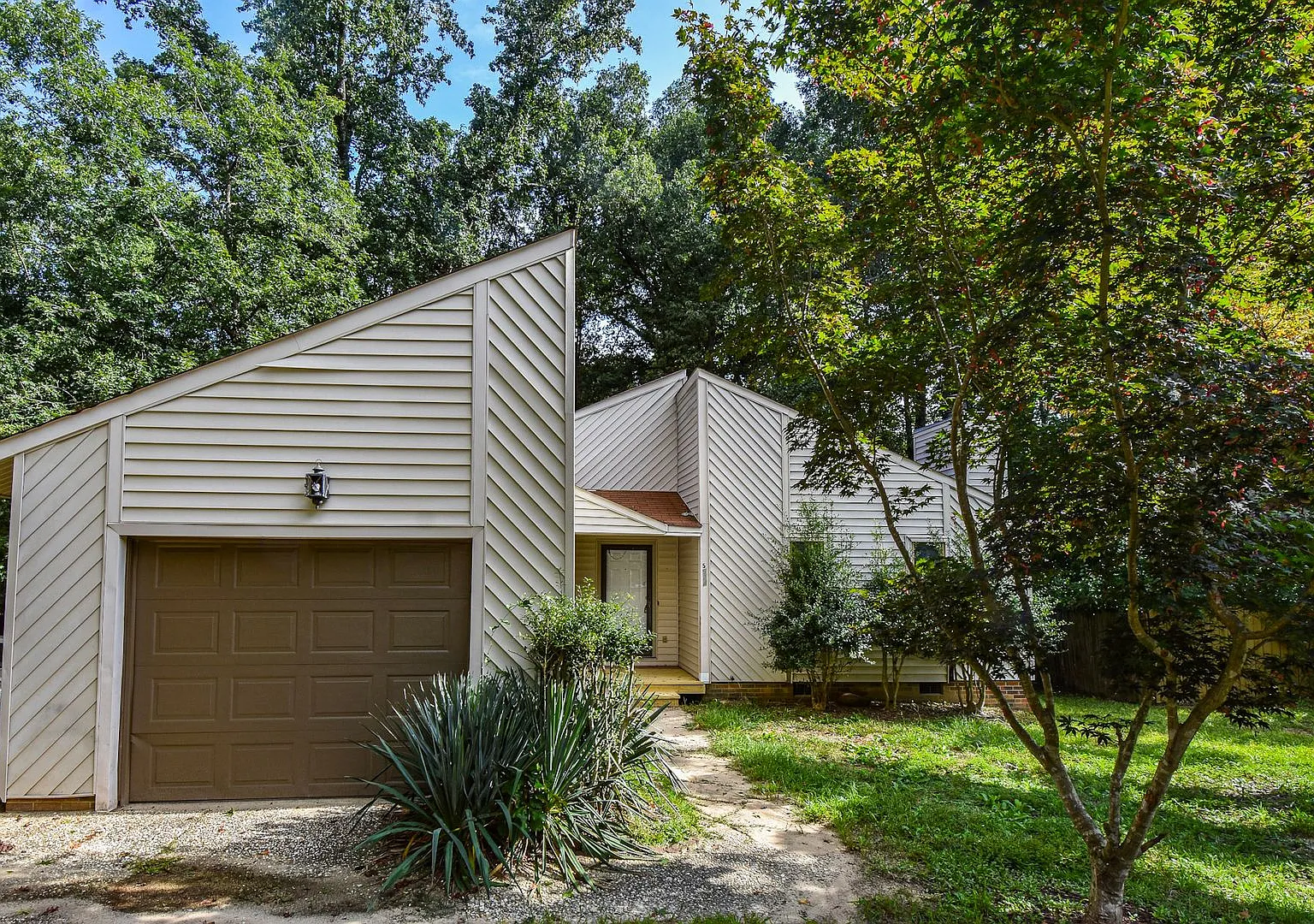 Move In Ready-New Interior Paint- 3 Bedroom 2 Bathroom- No Pets — Photo 1